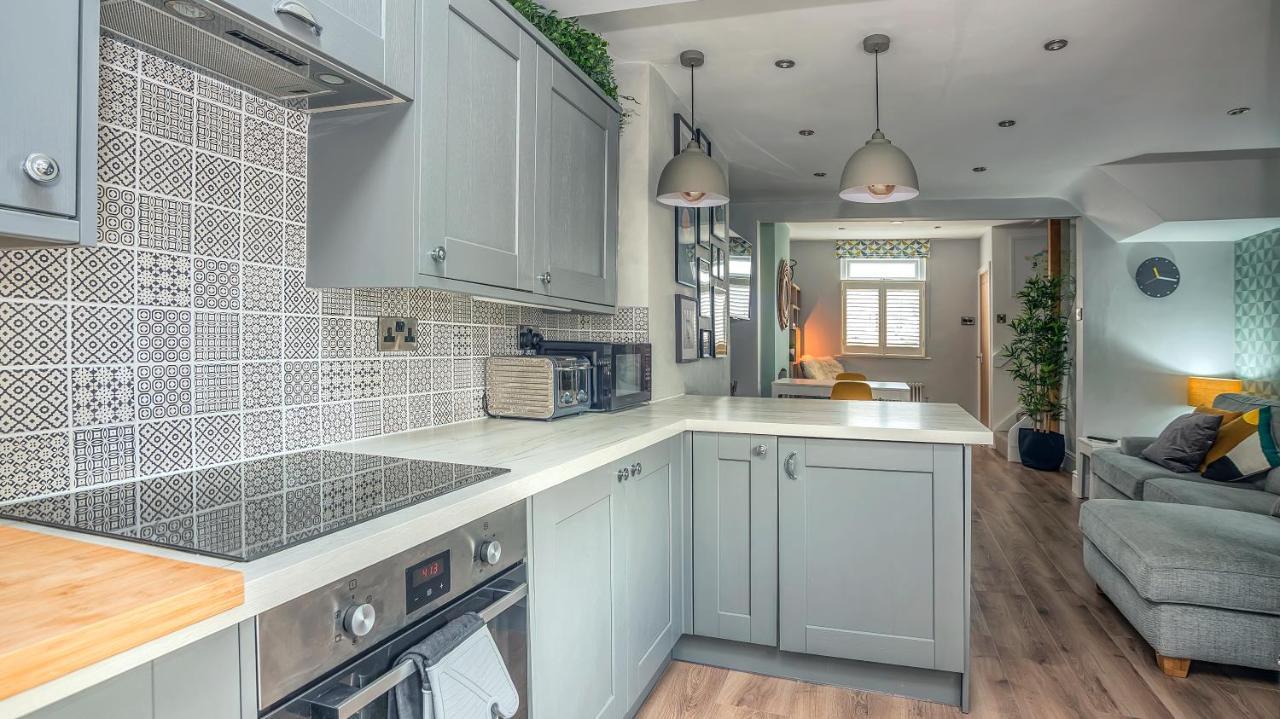 Modern 3-Bed House On Tarporley High Street Villa Buitenkant foto