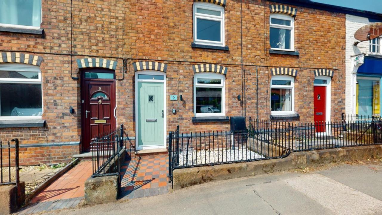 Modern 3-Bed House On Tarporley High Street Villa Buitenkant foto