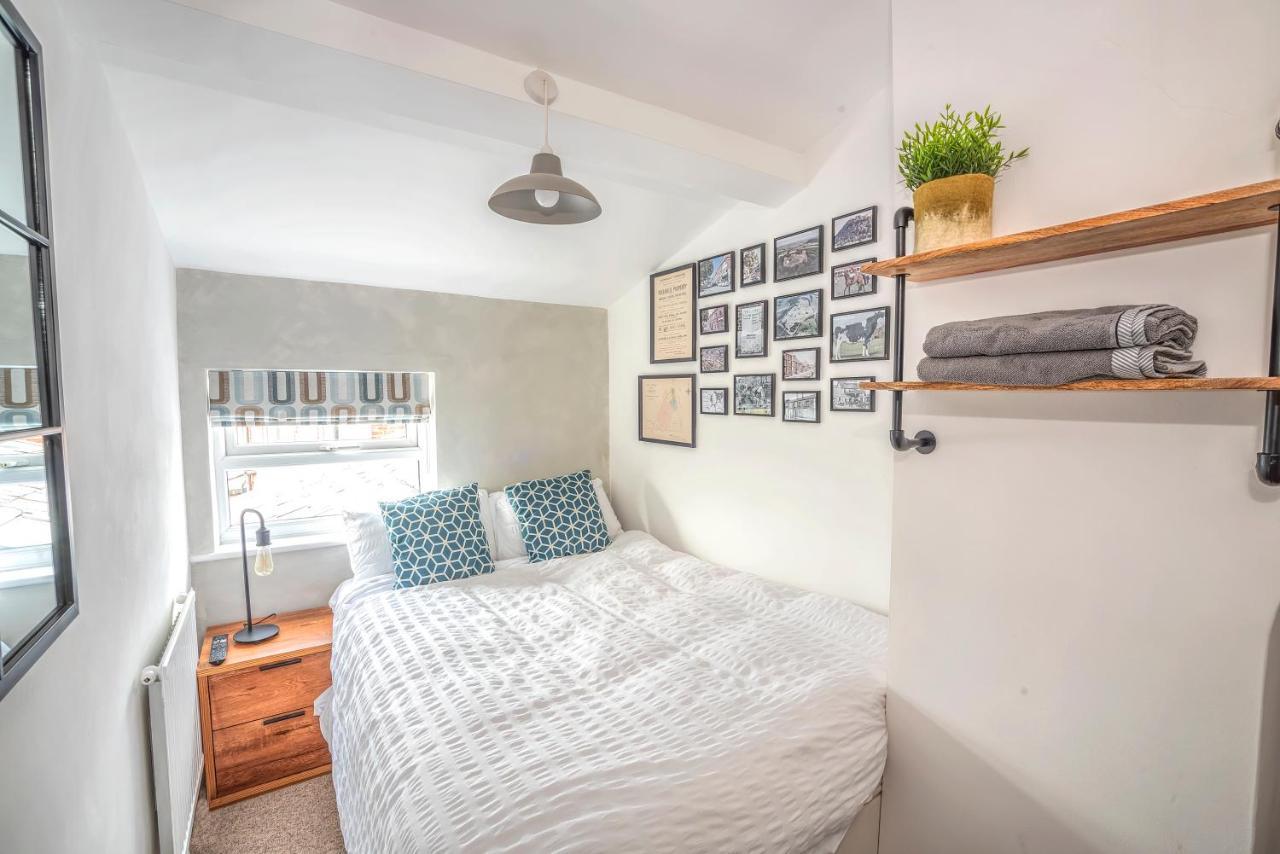 Modern 3-Bed House On Tarporley High Street Villa Buitenkant foto