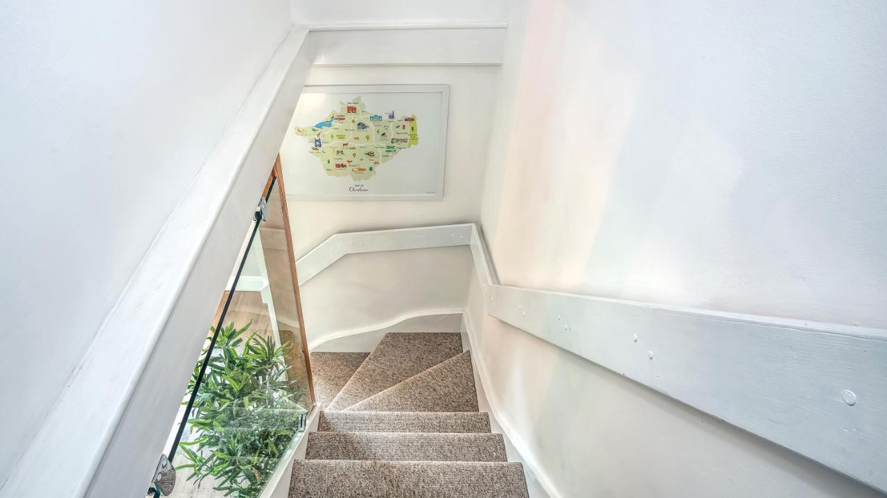 Modern 3-Bed House On Tarporley High Street Villa Buitenkant foto