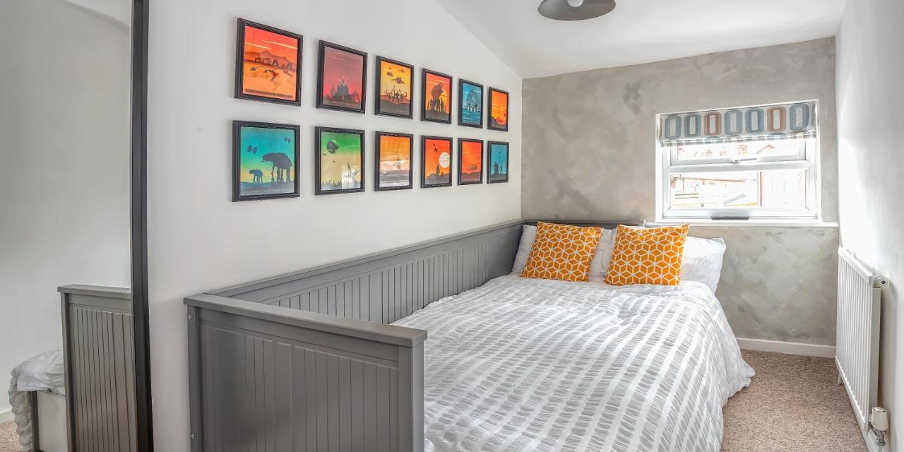 Modern 3-Bed House On Tarporley High Street Villa Buitenkant foto