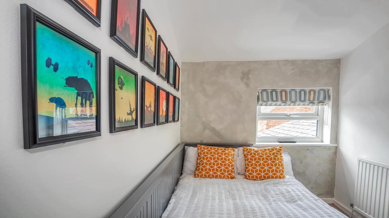Modern 3-Bed House On Tarporley High Street Villa Buitenkant foto
